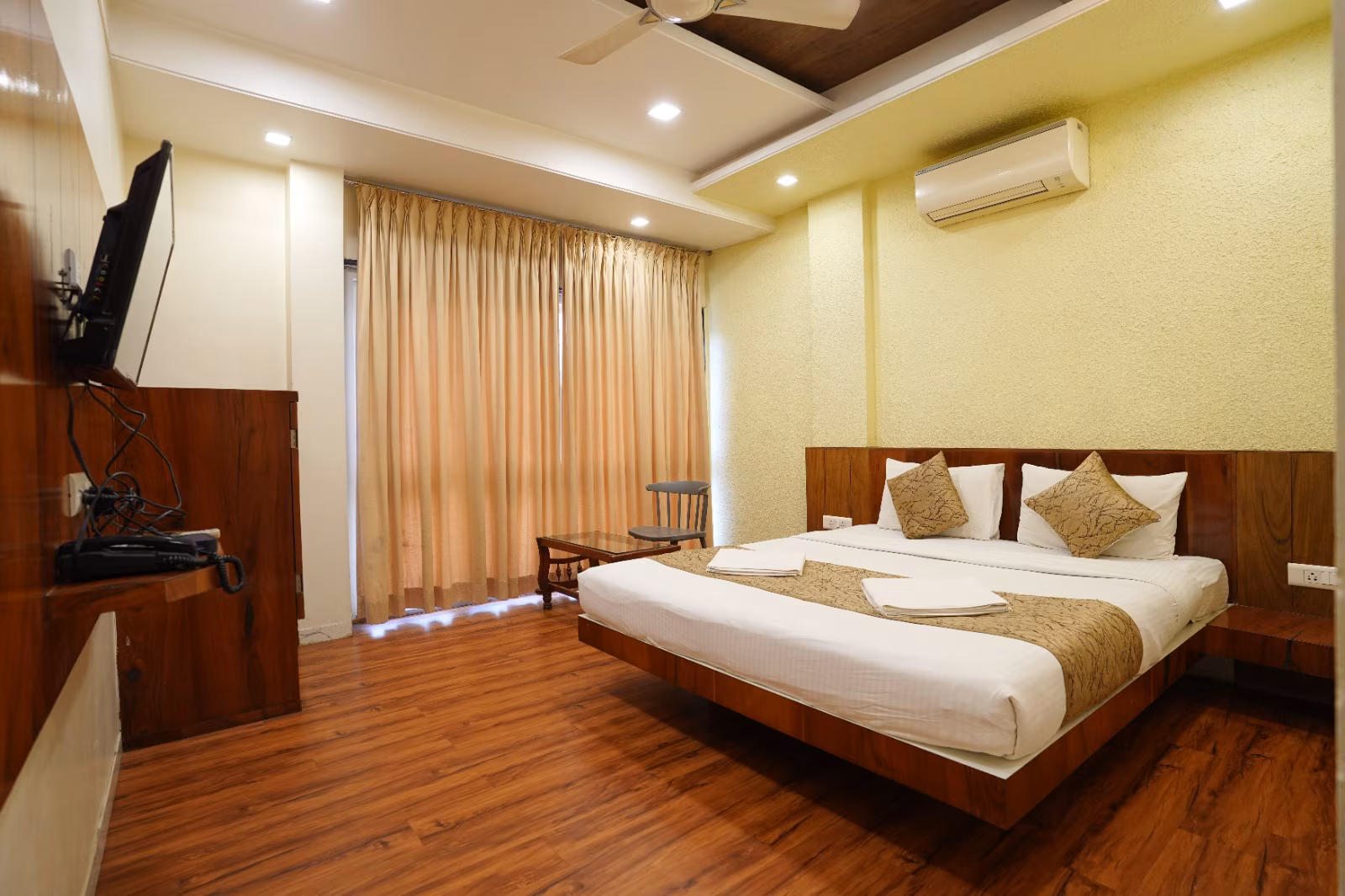 Deluxe Farmhouse Suite